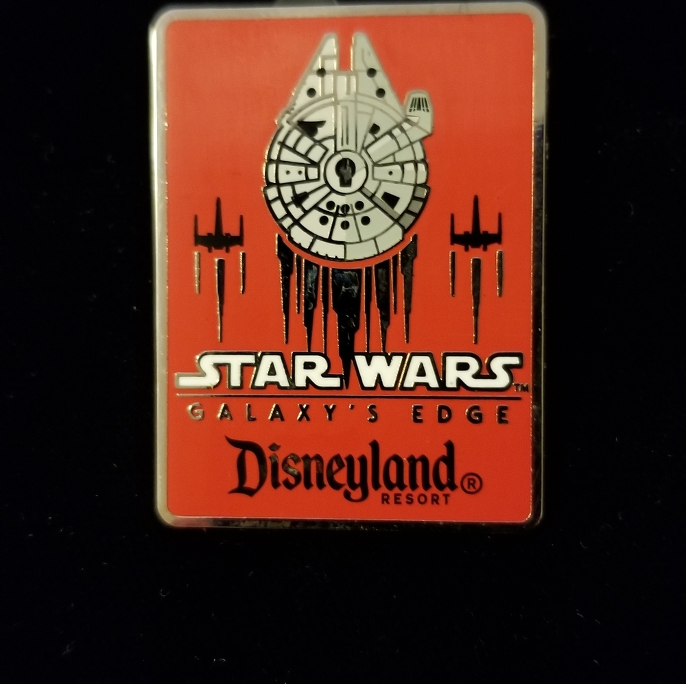 Disneyland Star Wars Galaxy's Edge Pin and Lanyard Collectible